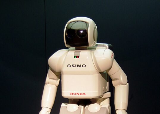 Robo ASIMO da Honda exemplo de robotica e inteligencia artificial avancada