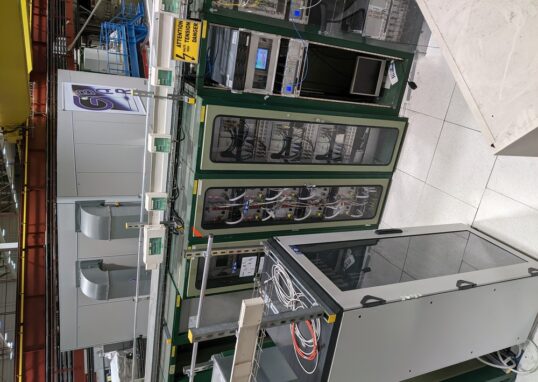 Racks de servidores em data center para computacao em nuvem e IA